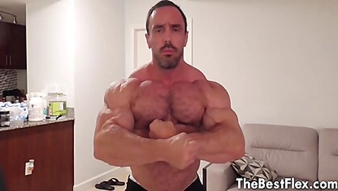 Bushy Muscle Hunk Oils Up